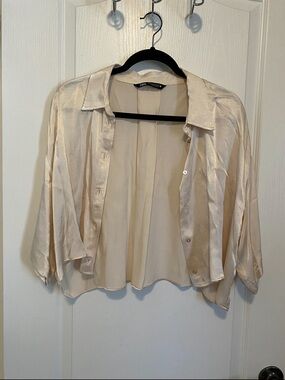 Zara Satin Button-Front Crop Shirt Jacket in Cream